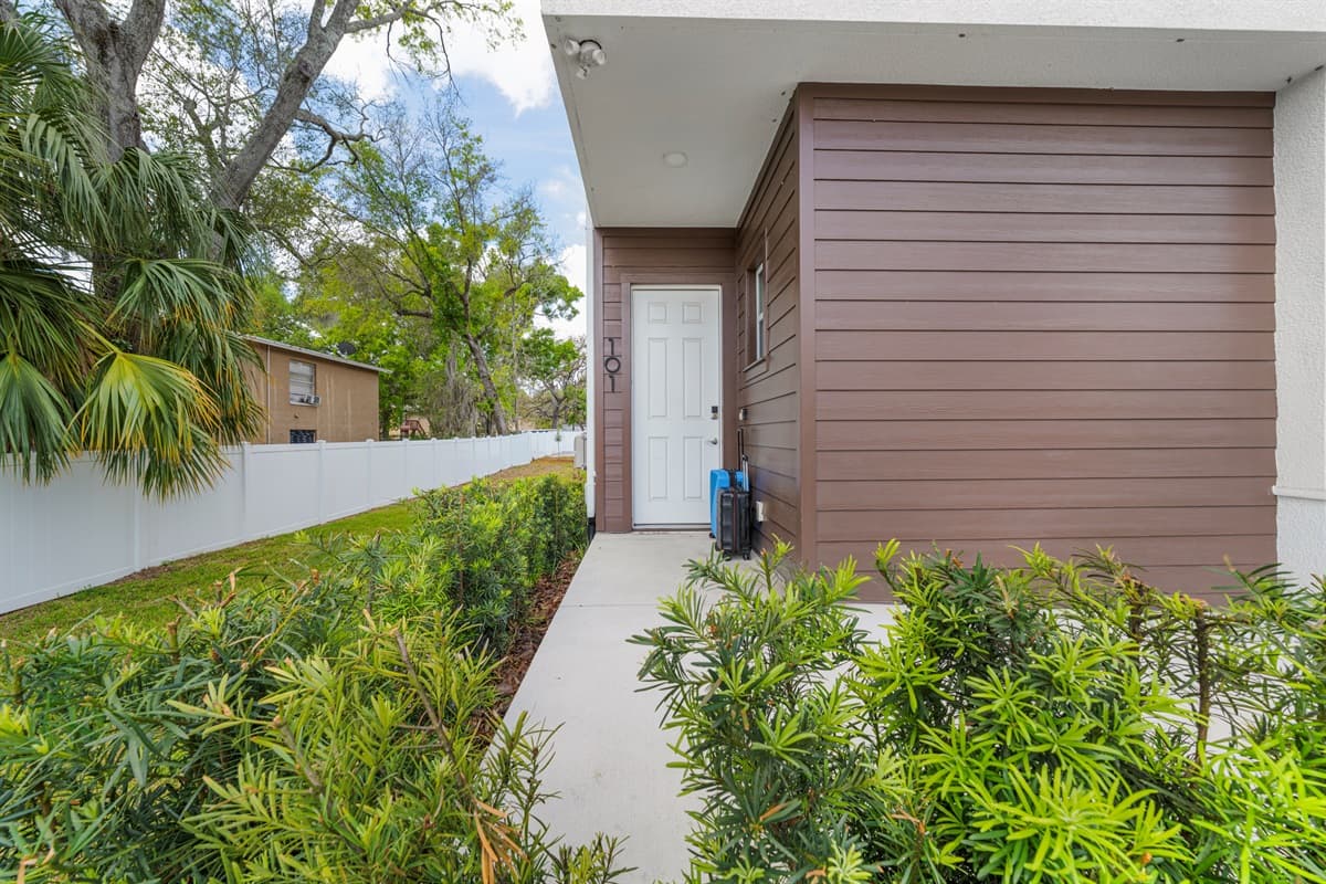 Private entrance walkway surrounded by lush greenery 🌿, offering a quiet and welcoming path to your stay with added privacy and easy access.