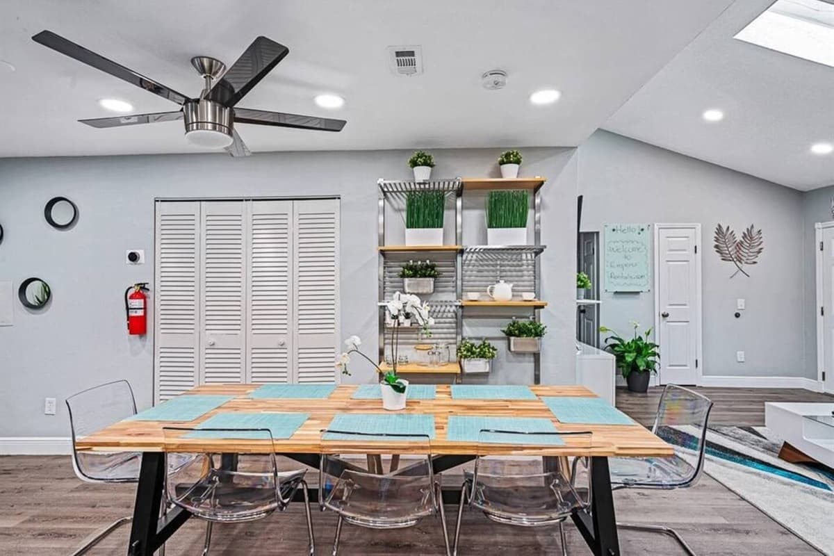 The beauty of life is in small details, not in big events. That's why we make sure that small details in this property are impeccable. Plants and decors were well thought of. If you appreciate small details too, send us a inquiry now!