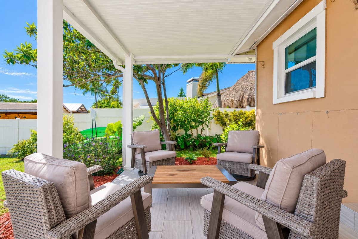 Tired of the indoors? You would love our beautiful seating area. Relax and share stories with family and friends while having a cup of coffee or tea. If you are interested in this property, send us an inquiry now!