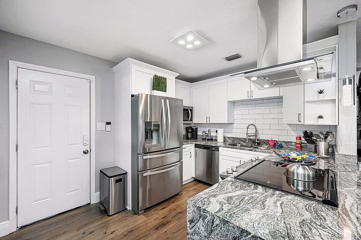 Do your kids love watching you cook or help you with little things in the kitchen? We have a great space for everyone to enjoy preparing meals. Create great memories with loved ones. Send us an inquiry now!