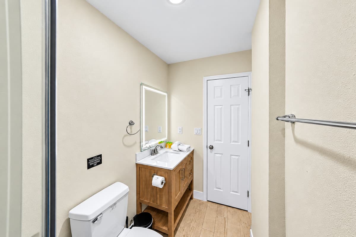 Convenient full bathroom with a spacious vanity and modern finishes.