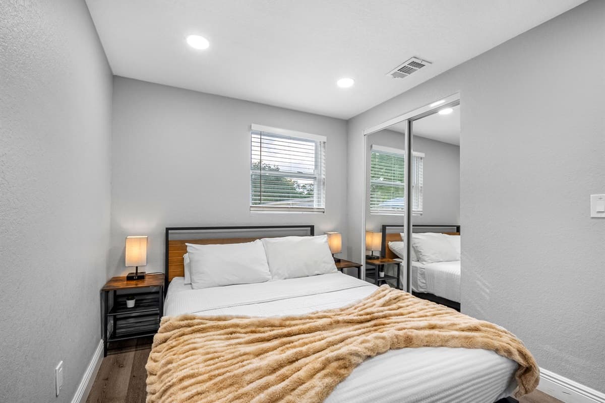 Natural light fills this minimalist room, highlighting its soft tones and modern details.