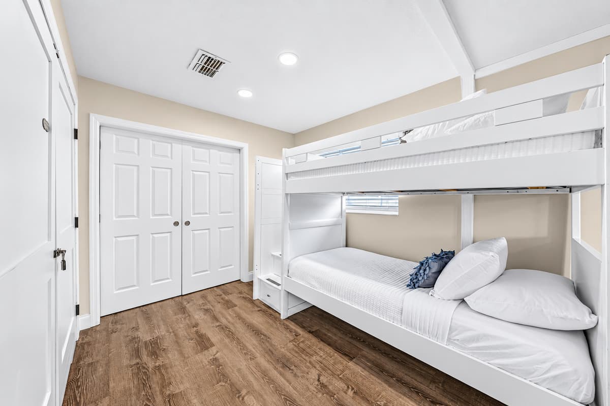 Family-friendly bunk bed room designed for a comfortable and fun group stay.