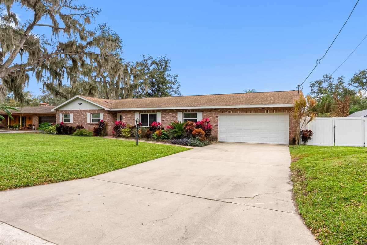 Spacious Driveway