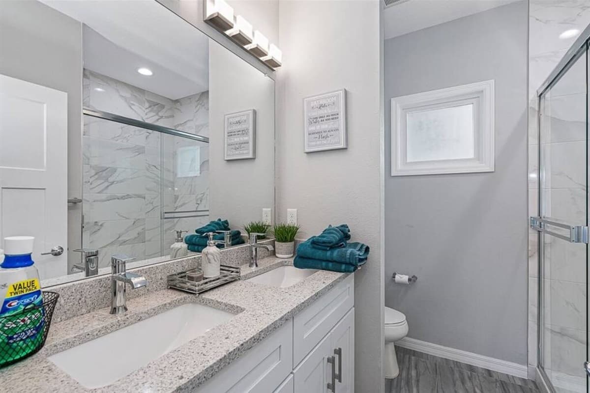 Great bathroom with toilet, sink and walk in shower. Feel fresh and clean after a long day of travel from your home to your home away from home. If you are interested in this property, send us an inquiry now!