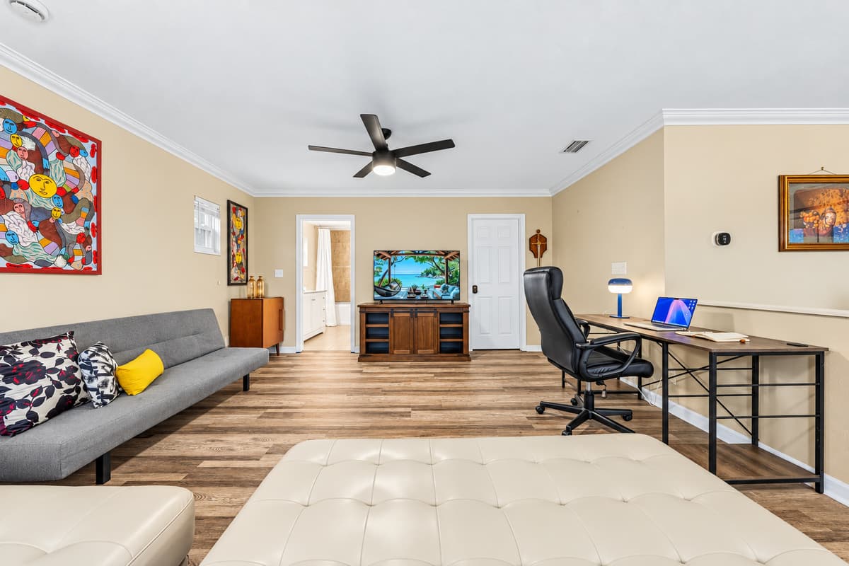 Multi-functional space with desk area and lounge seating—great for remote work or unwinding.