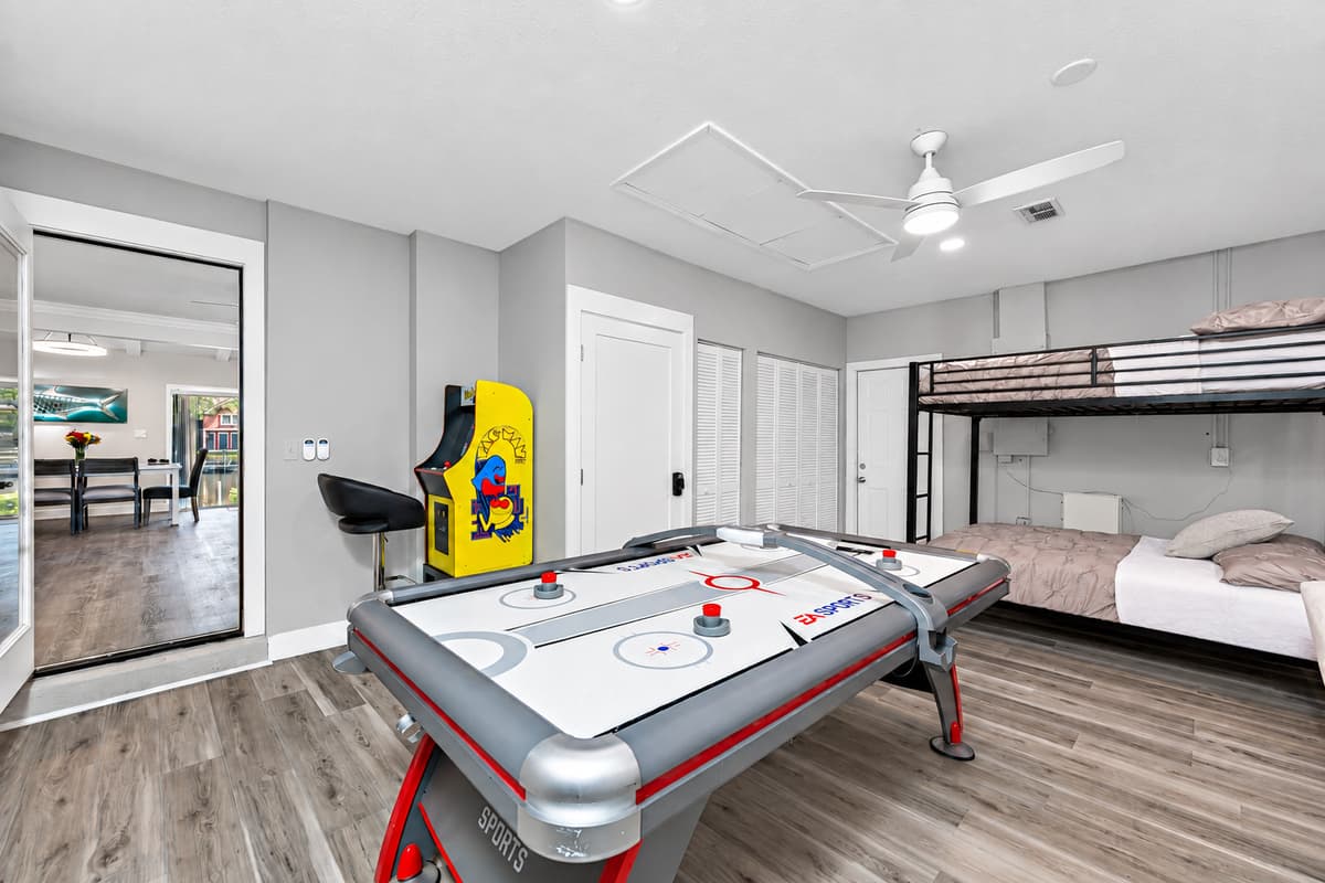 This cool and spacious room is ideal for kids' bedroom or for a small family! Don't hesitate to send us a message!