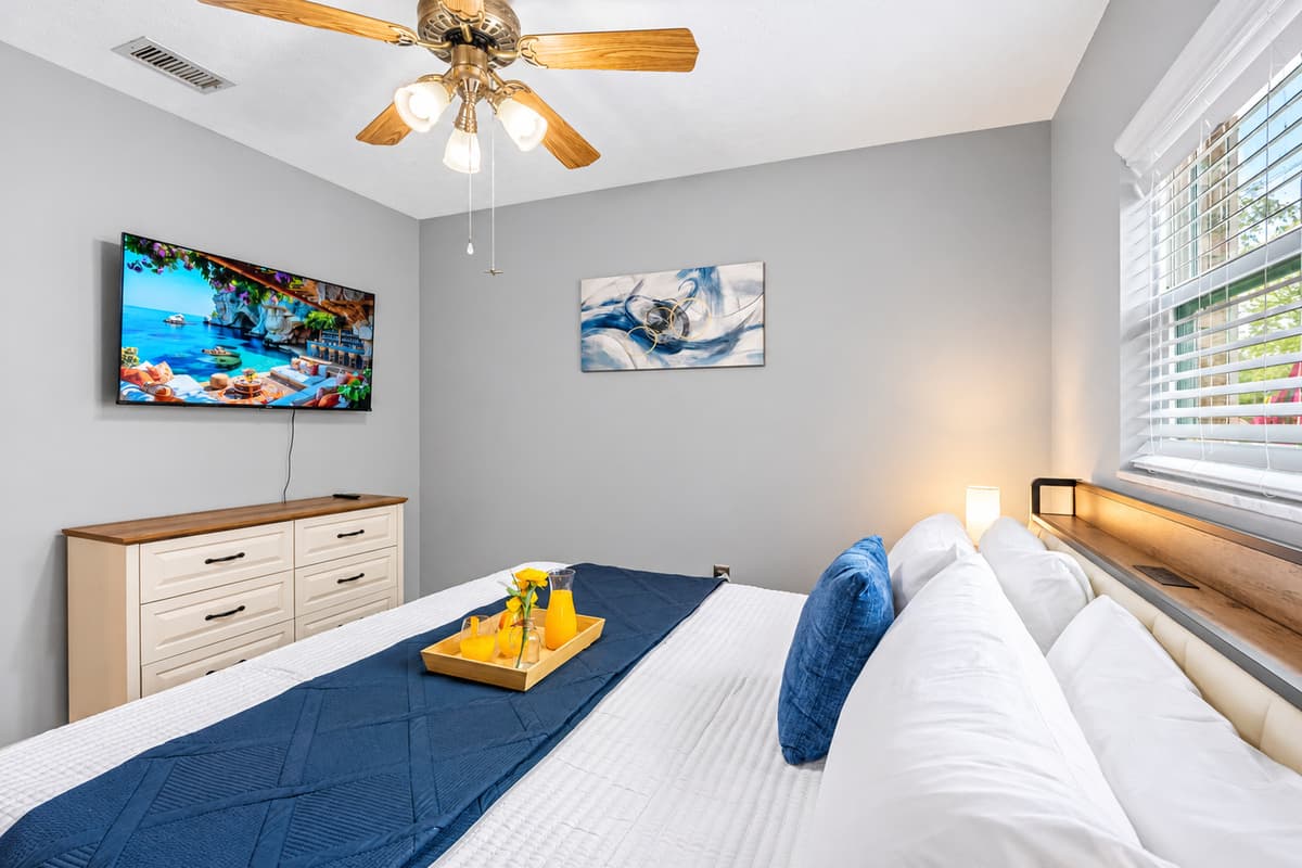 Comfortable king-size room with a Smart TV, perfect for unwinding after a full day.