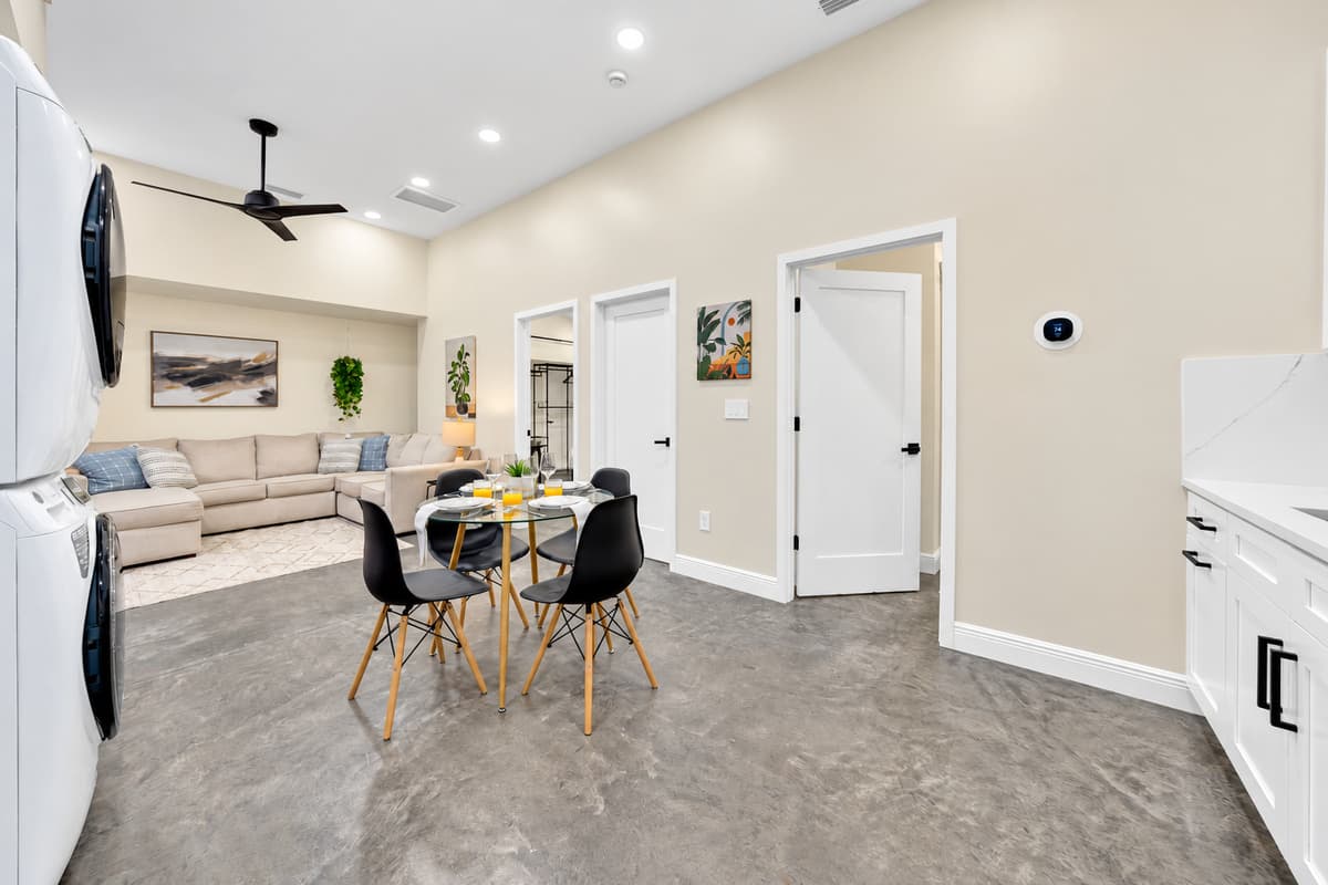 Room to breathe when the house is full. Vaulted ceilings, wide floors and a layout that never feels crowded, even when twenty people are staying under the same roof for a long weekend.