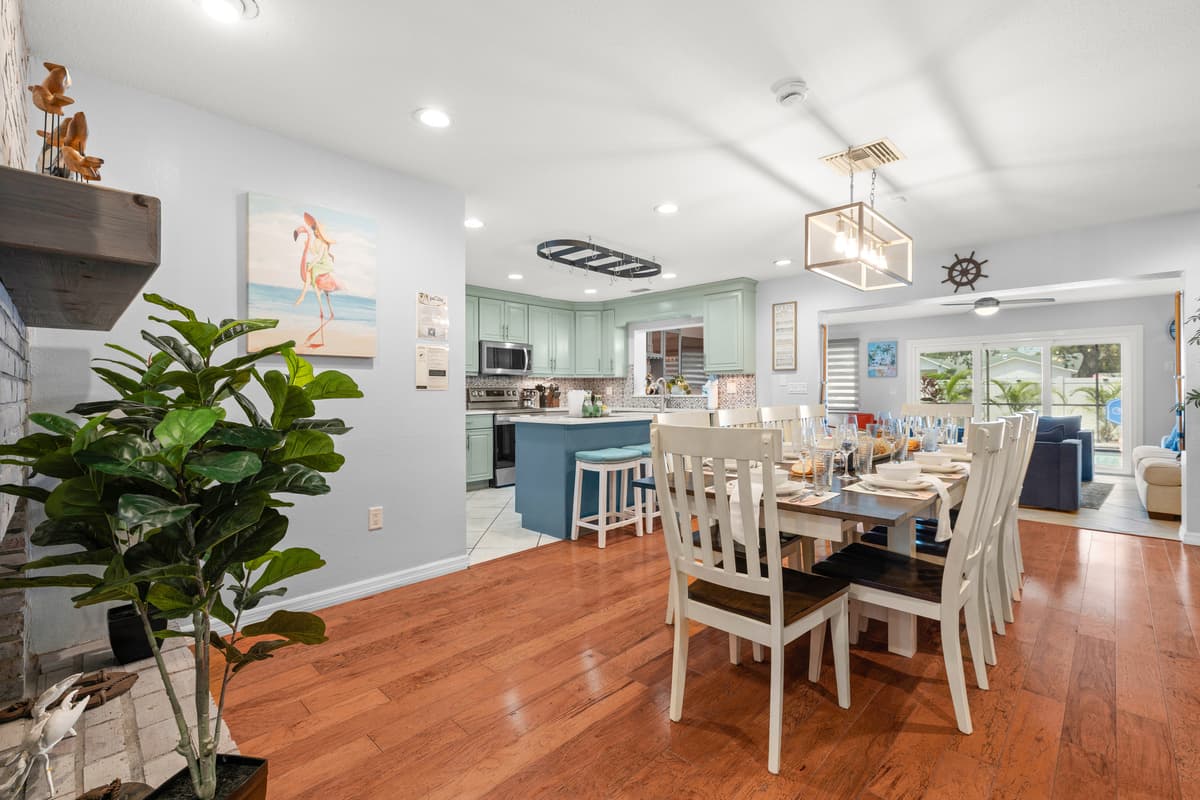 Dining Room at Flamingo Palms.