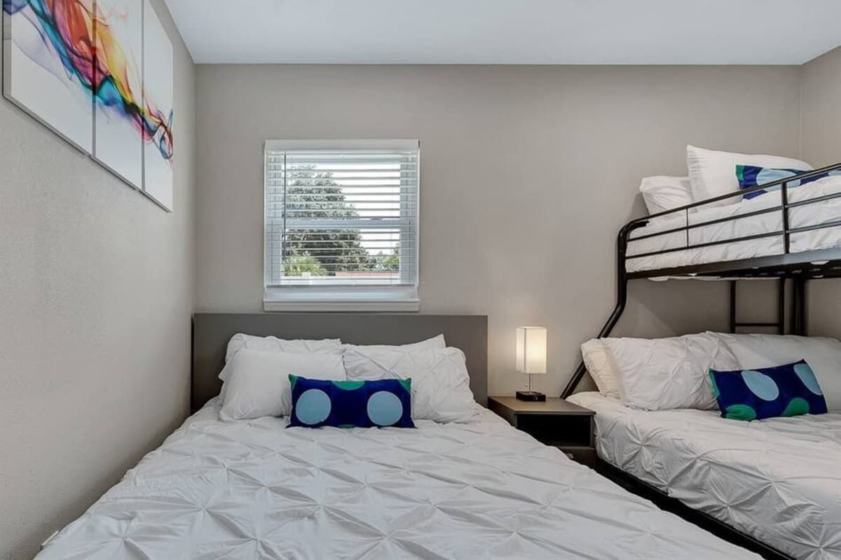 Beautiful bedroom with single over twin bunkbed, queen sized bed, drawers for storage and smart TV. Ideal room for a family with kids or a group of friends. If you are interested in this property, send us an inquiry now!