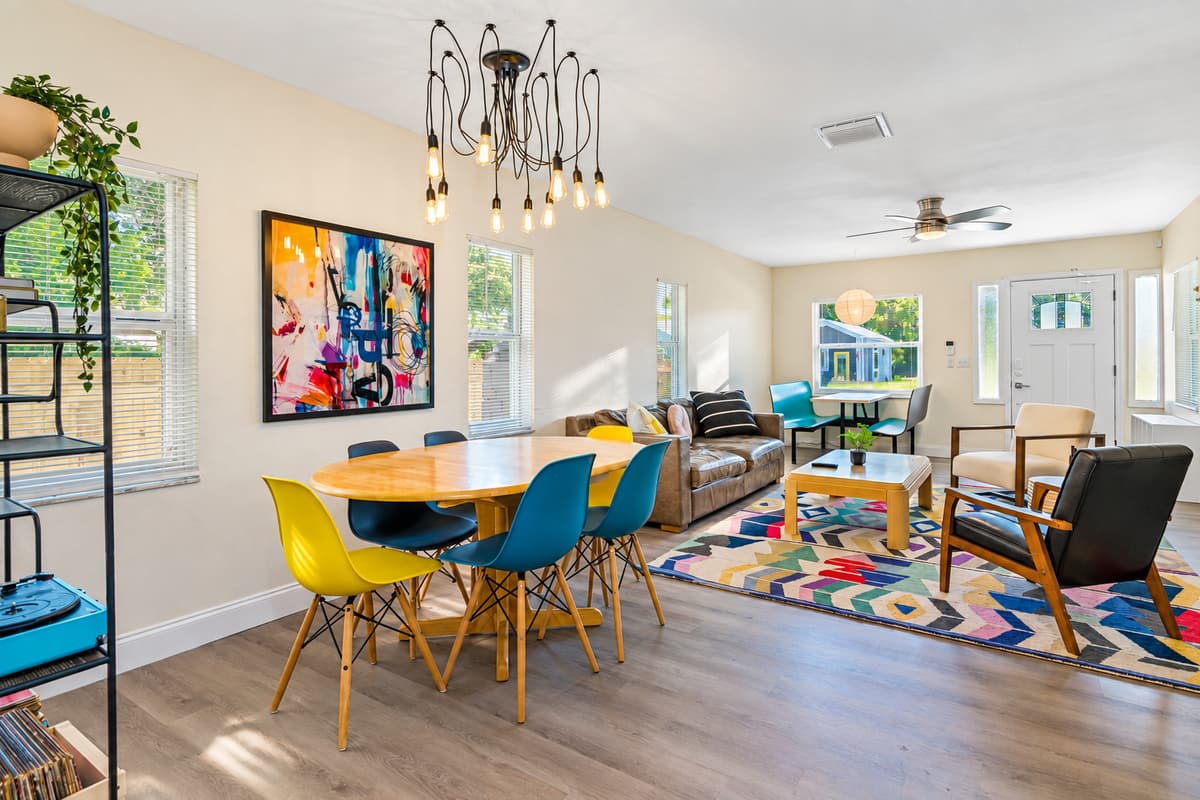 Share great meals with loved ones at our beautiful 6-seater dining table.