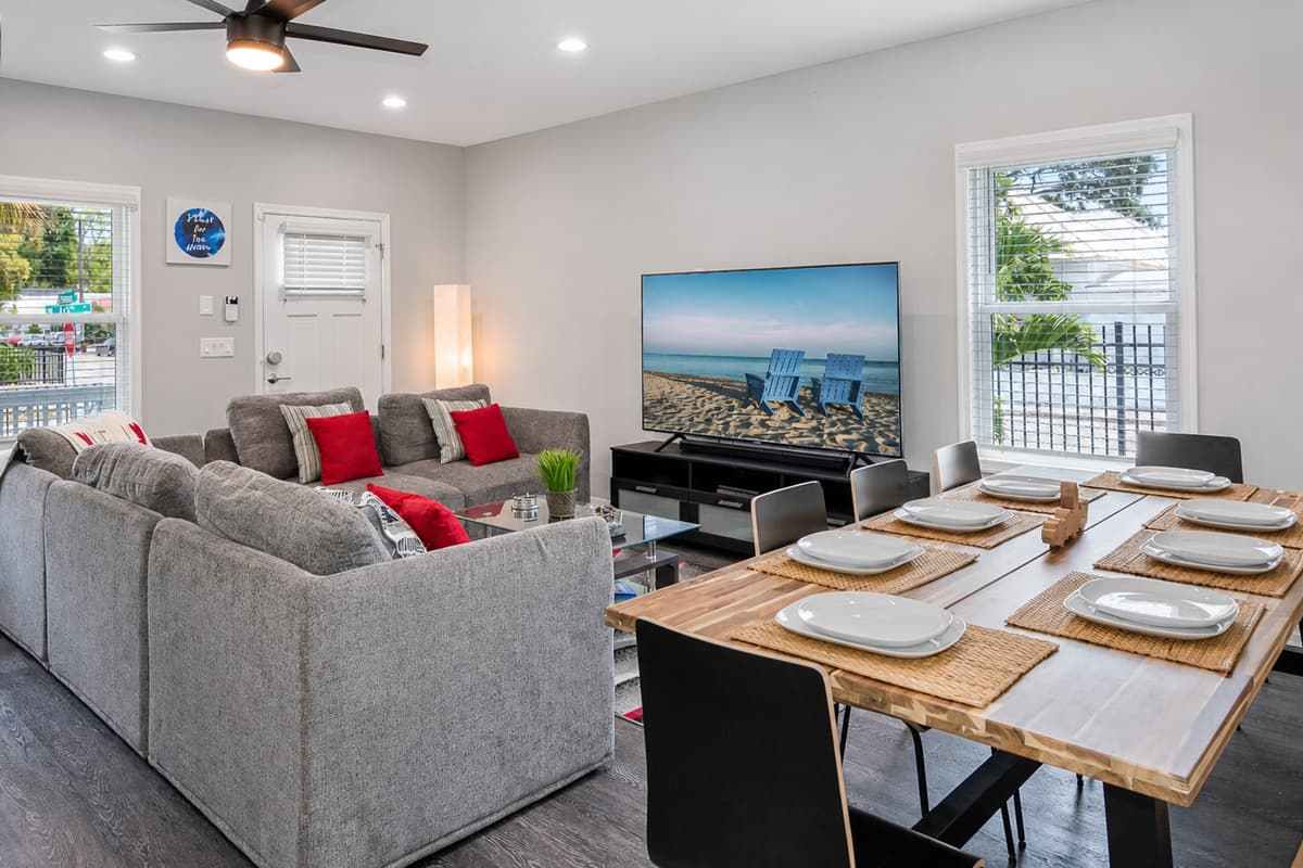 The open concept of our beautiful dining area and beautiful living room. Cherish wonderful memories with family and friends while on vacation. If you like this minimalist setup, don't hesitate