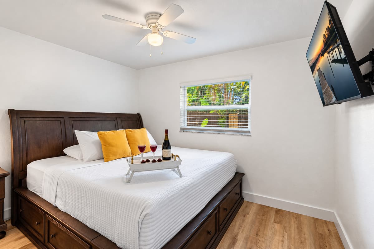 Make yourself at home in this fully equipped studio with elegant finishes, an inviting bed, and a lounge area designed for lazy mornings and Netflix nights.