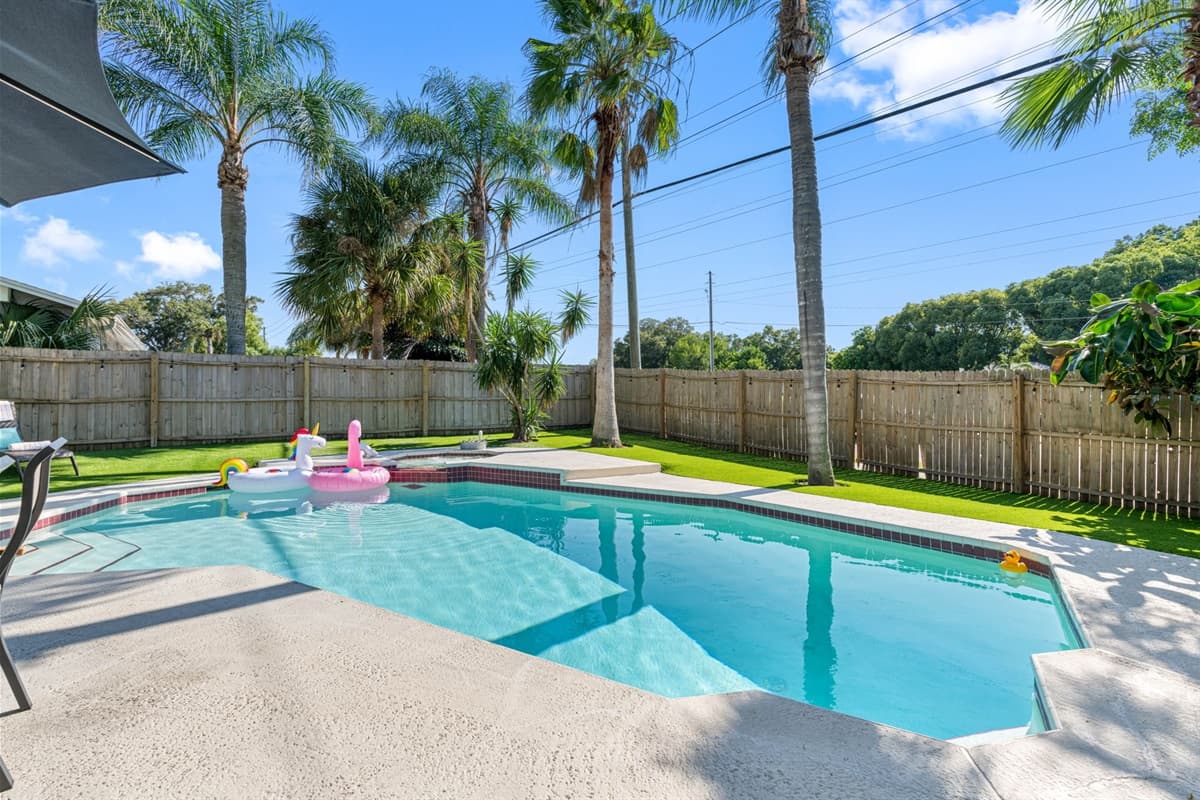 With its gentle entry steps, the pool is easily accessible for guests of all ages, making it perfect for families, couples, or groups of friends.
