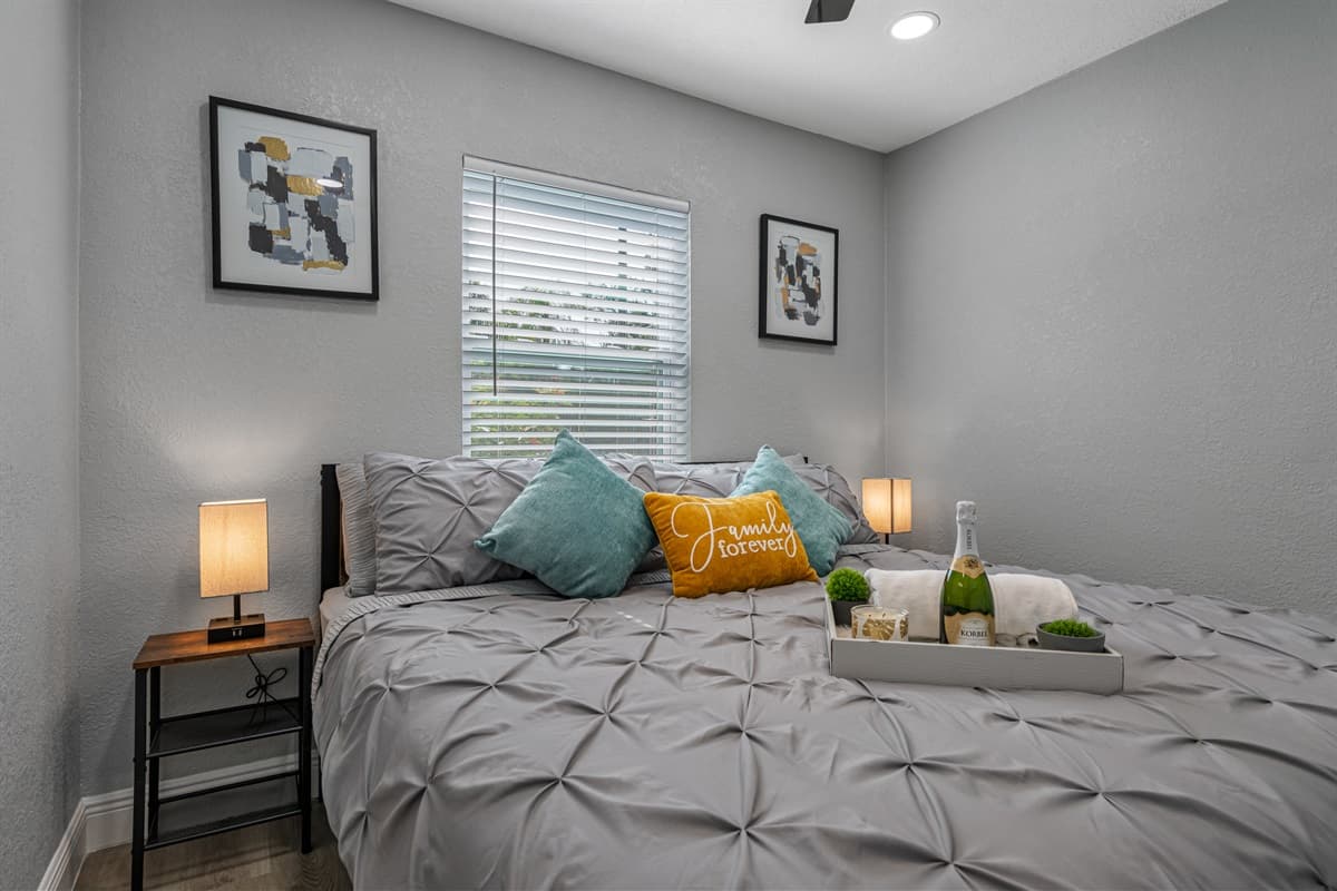Relax after a long day of the trip to the beach. Have an amazing sleep in this beautiful room that has a queen-size bed, TV, drawers, and closet. If you think this room is beautiful, don't hesitate and send us a message now!