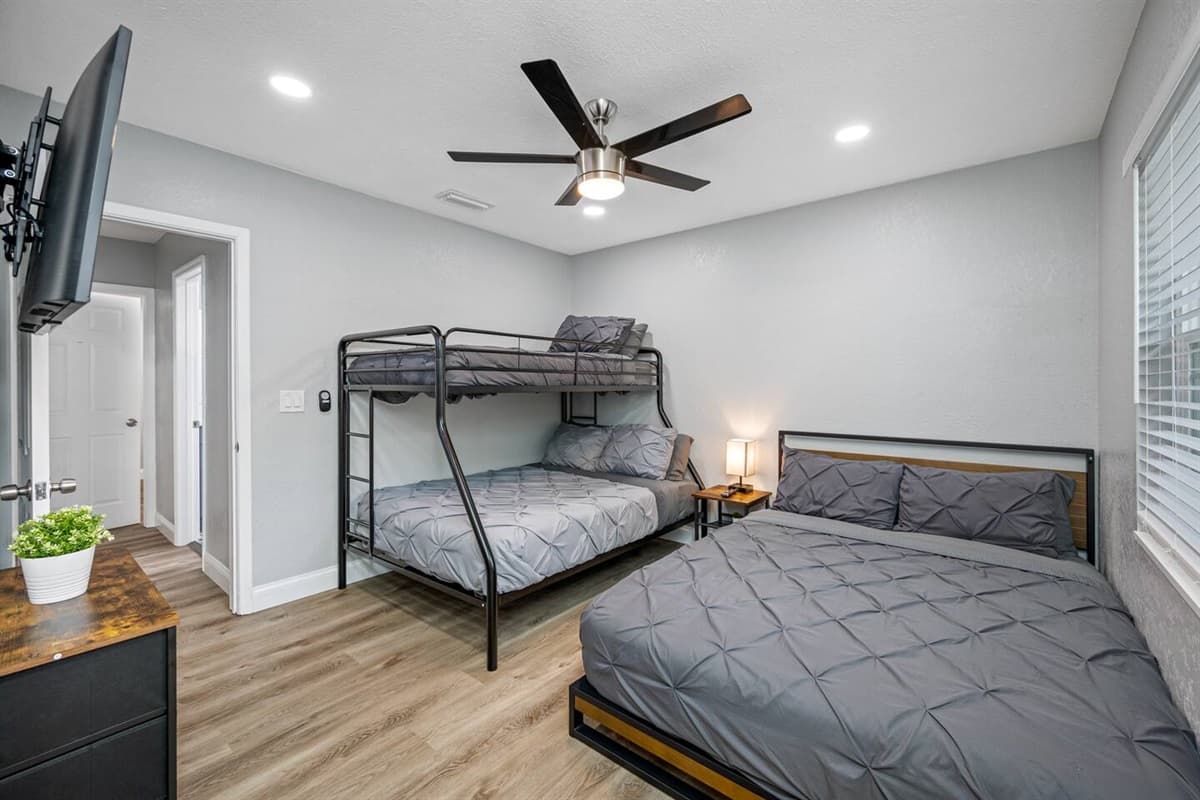 This beautiful room is perfect for a group of friends who loves sleepovers! Updated photos will be uploaded soon!