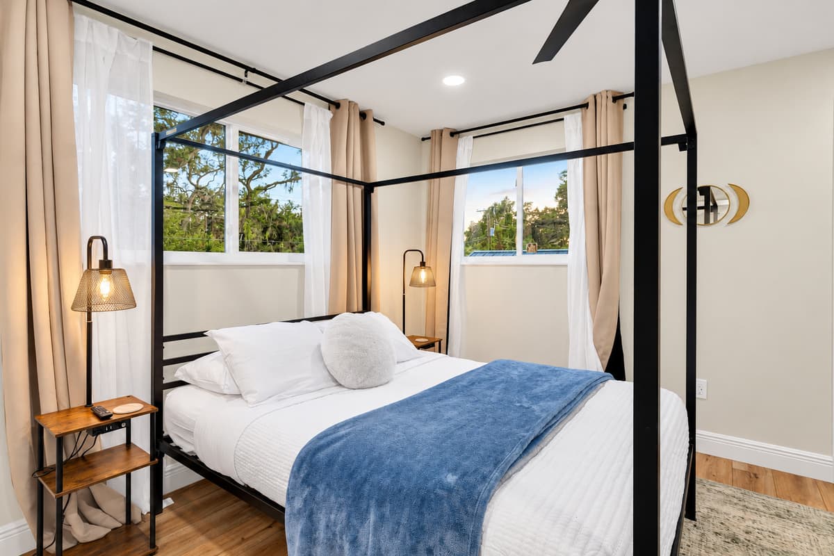 The suite that ends the debate over rooms. Four-poster king, soft layered bedding and light through two windows. Comfortable enough that leaving it feels entirely optional.