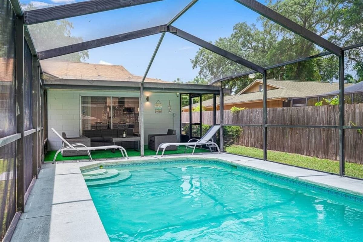 Our incredible pool is heated and is great any season! We maintain 85℉ temperature for you to enjoy swimming regardless of the weather. Bring everyone you love! If you like this property, send us an inquiry now!