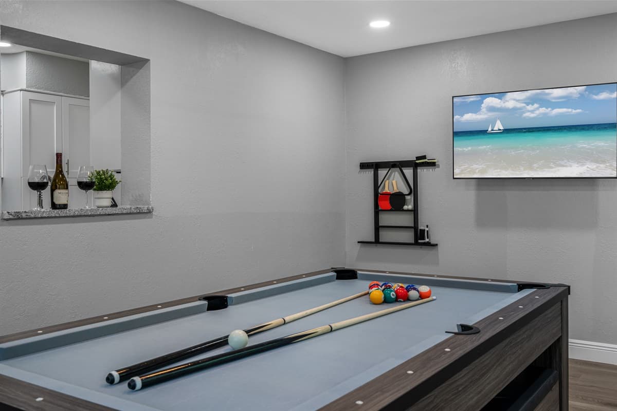 Love the great details this property has? Wait 'til you see more in person! Book this property and have an unforgettable experience! Sned us a message!