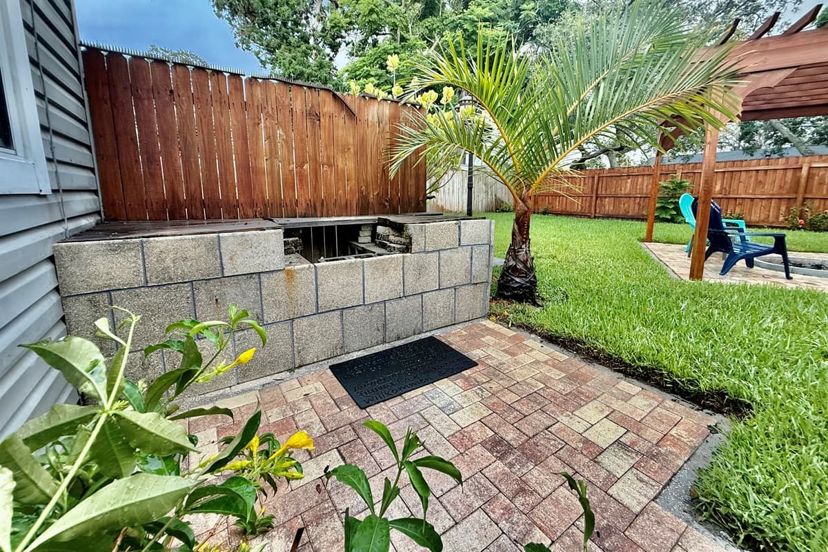 A perfect spot to prep meals while still being part of the outdoor fun—this BBQ nook is ideal for entertaining and sizzling up a feas