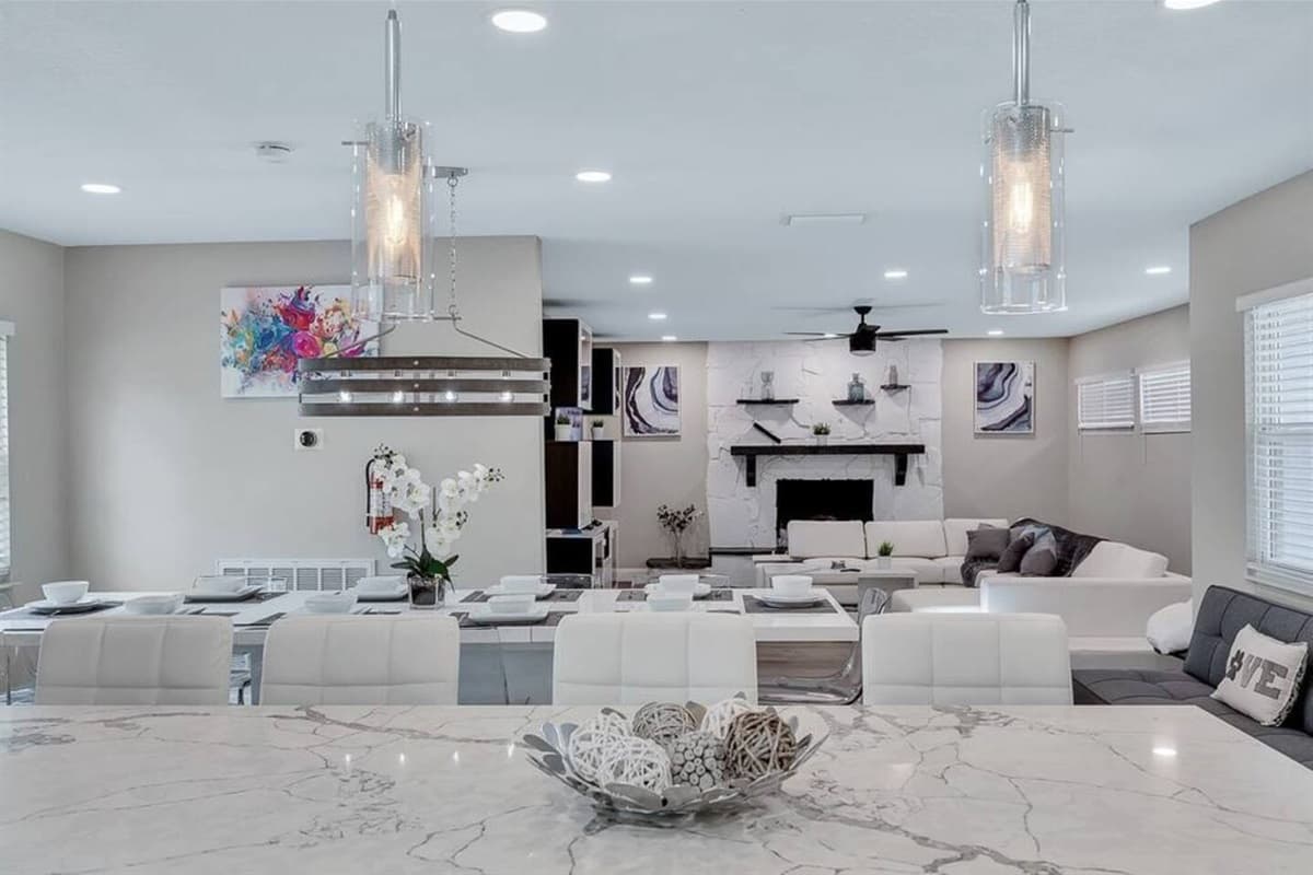 What a great view from the kitchen! The open concept will let you see what others are up to in the dining and living area. Send us an inquiry now!
