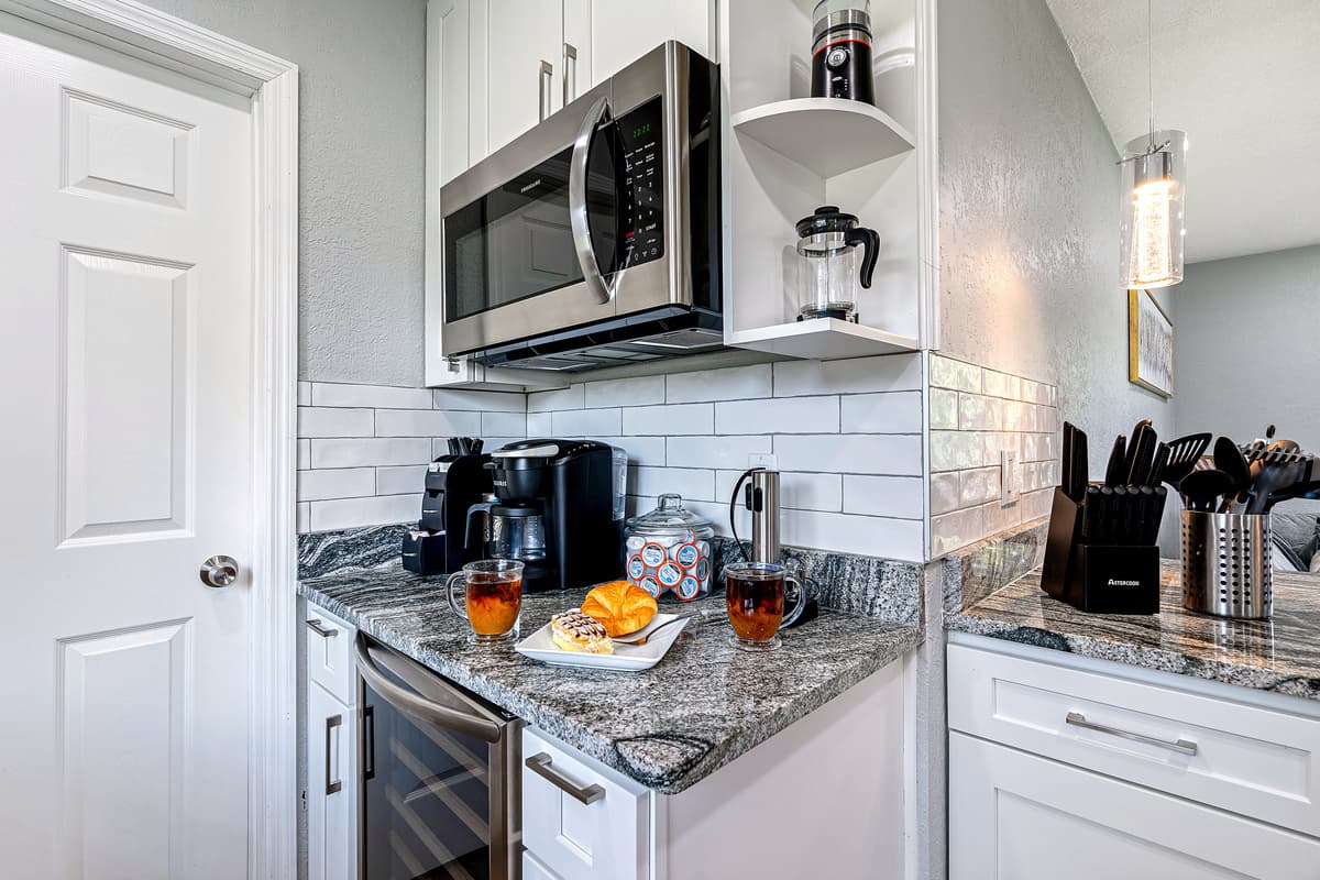 Who can say "No" to a good cup of coffee/ tea in the morning? Or toast for breakfast perhaps? Our kitchen is equipped for you guys! If you have any questions, don't hesitate to send us a message!