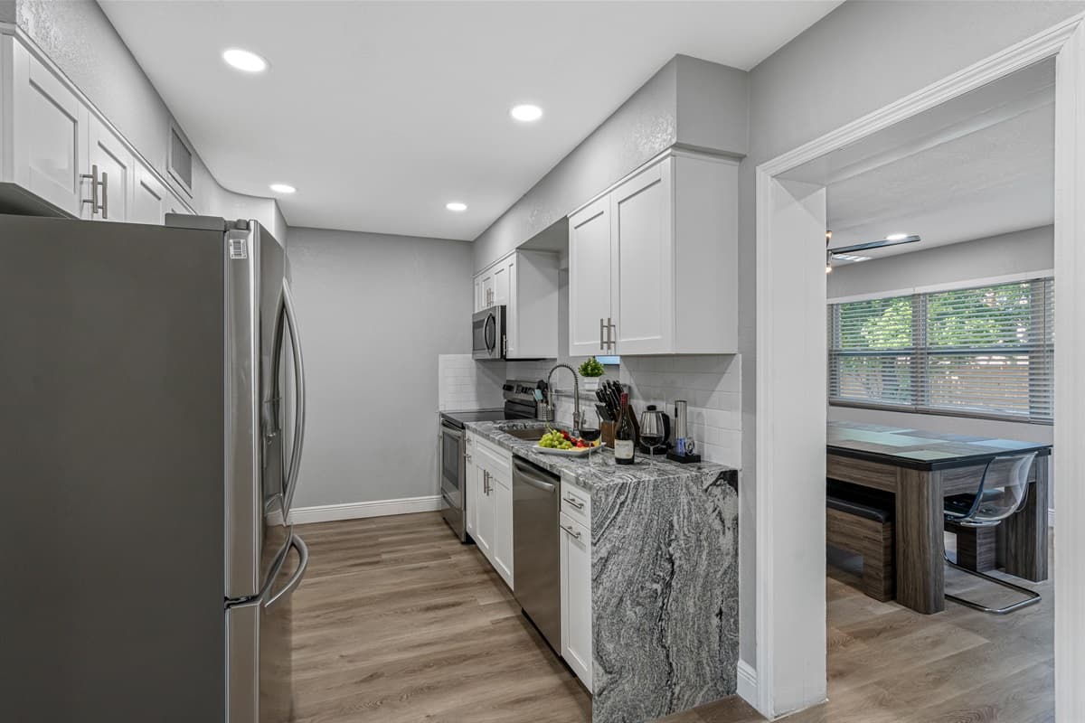 Make memories and great food in this beautiful property that has a modern fully equipped kitchen. Channel your inner chef and have great meals with family and friends.  If you are interested in this property, send us a message!