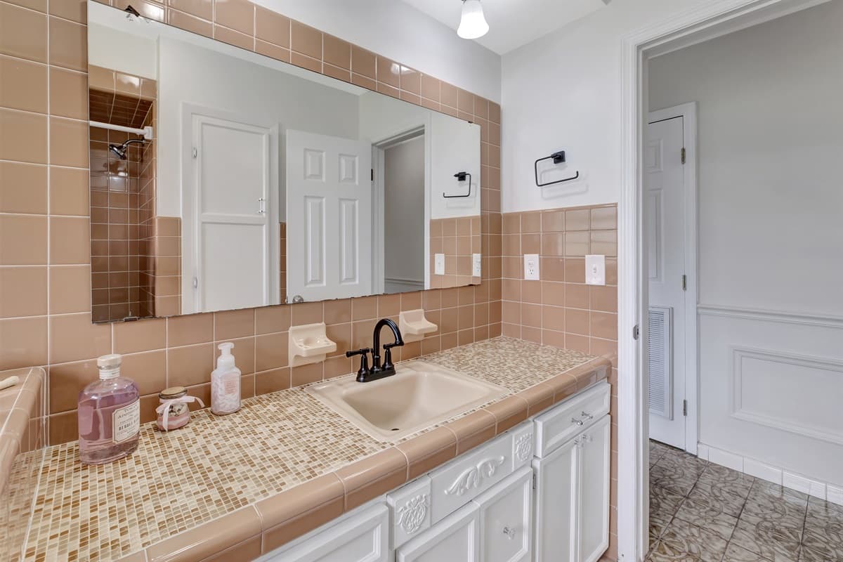 Step into the lap of luxury in our bathroom oasis, where every moment is an indulgence.