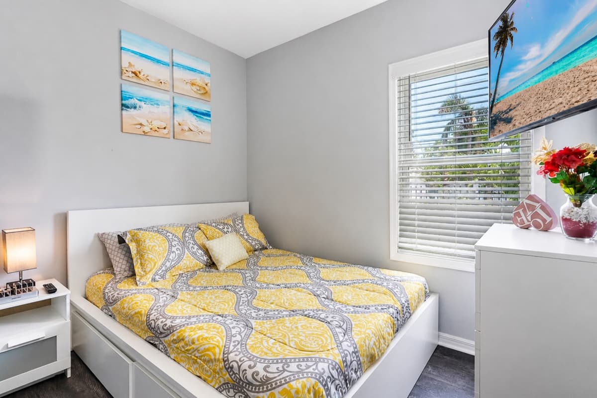 Lovely bedroom with a comfortable huge bed and a single bunkbed. This room also has its own TV. Feel at home in your home away from home.