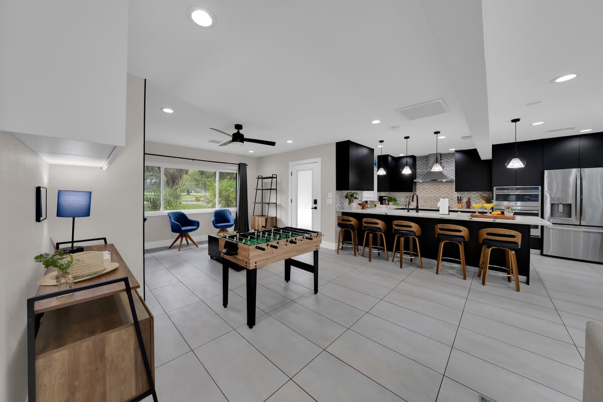 A fun and inviting space where casual meals, good conversations, and a little friendly competition come together⚽🍽️