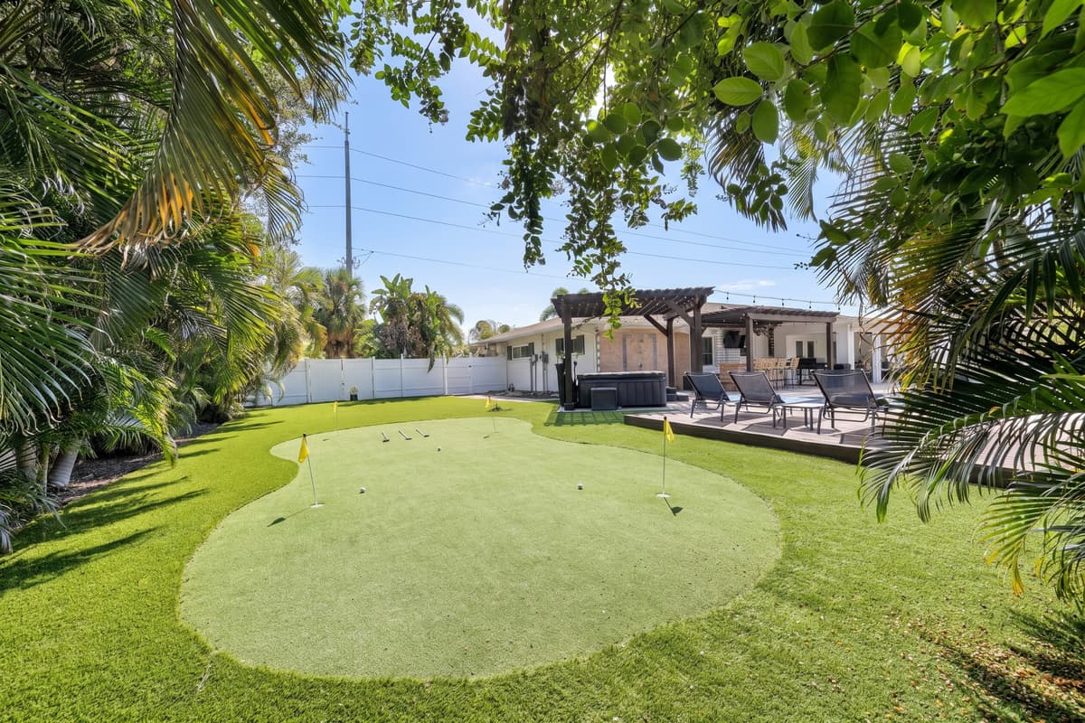 A final look at the putting green highlights just how much space this backyard offers