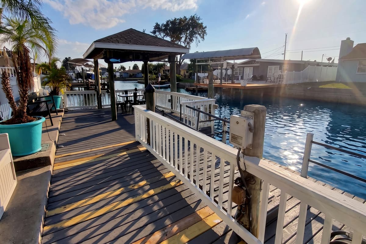 Enjoy an amazing time with family not just indoors but outdoors too! This beautiful property is perfect for those who wants to unwind and have a different ambiance! Book it now!