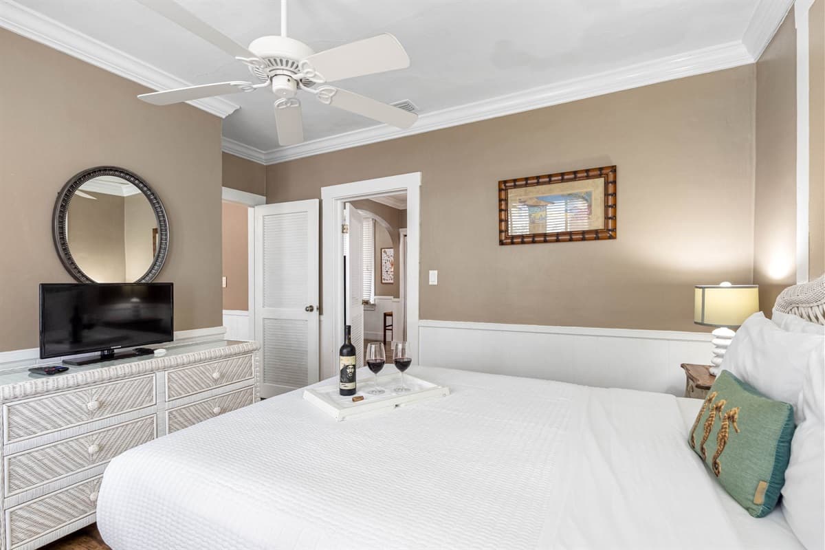 The soft, high-thread-count sheets and plush pillows offer the perfect setting for a restful night’s sleep, while the light, airy duvet adds an extra layer of coziness for cooler evenings.