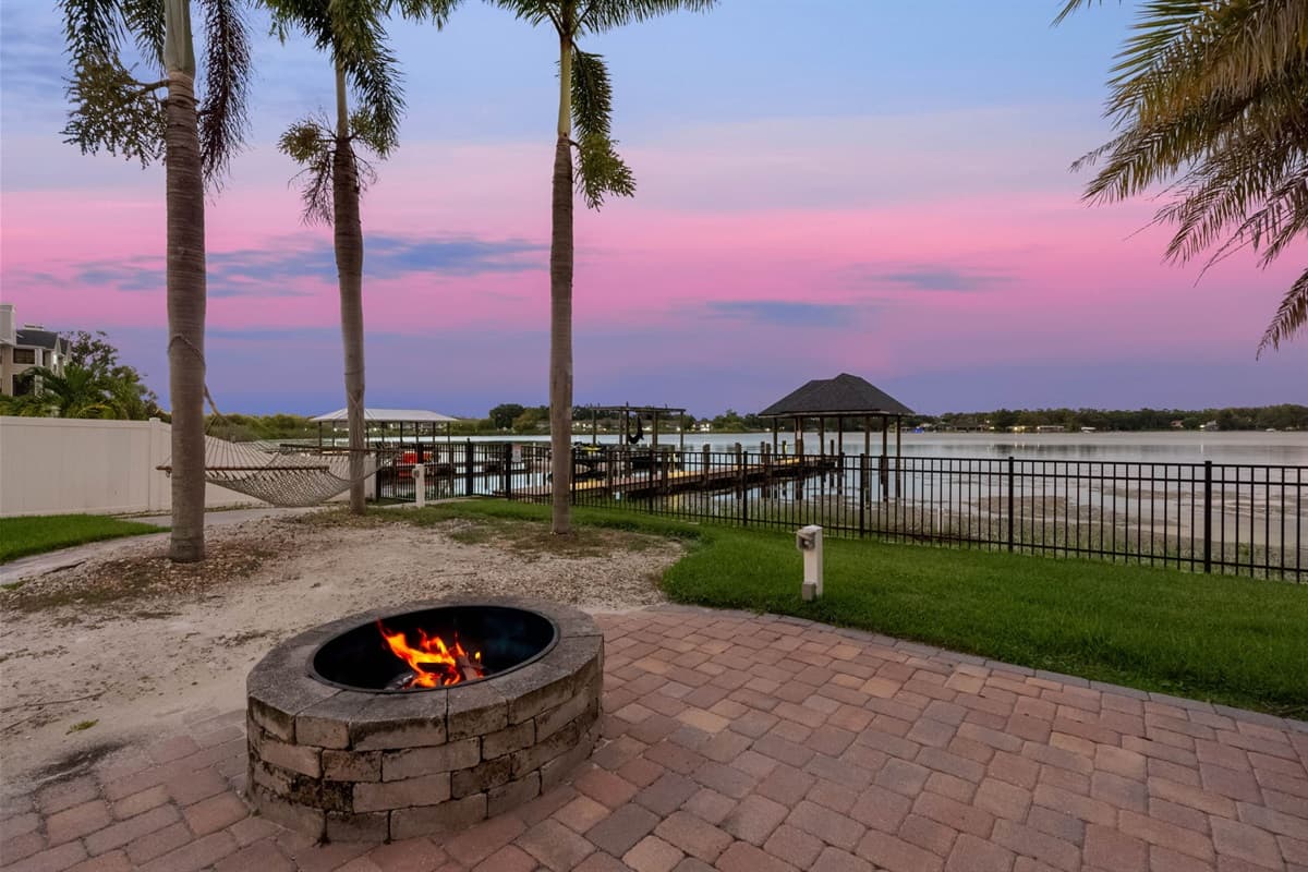 Fire Pit: We do not supply firewood for the fire pit. If you’d like to use it during your stay, please provide your own firewood.
