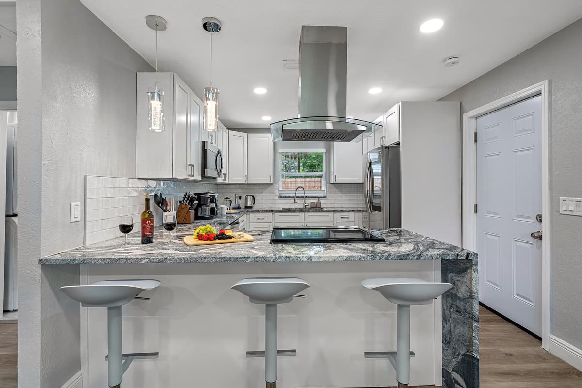 Channel your inner chef in this stunning kitchen! Make amazing meals to share with family and friends during your stay with us! Book this property now!