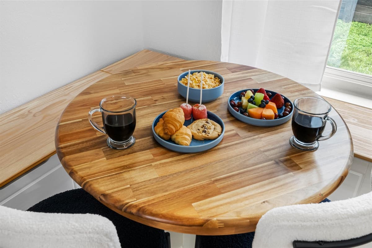 Game Room - Dining Nook