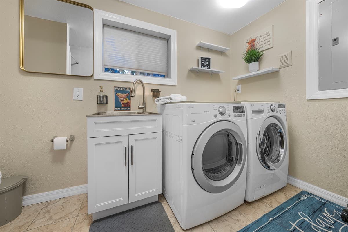 Bathroom/Laundry Area
