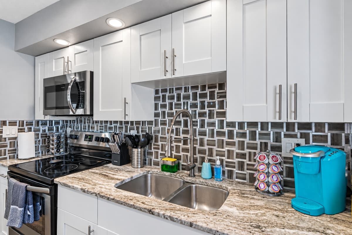 Cook your favorite meals with family and friends in our amazing fully equipped kitchen! If you like what you see, send us an inquiry right away!