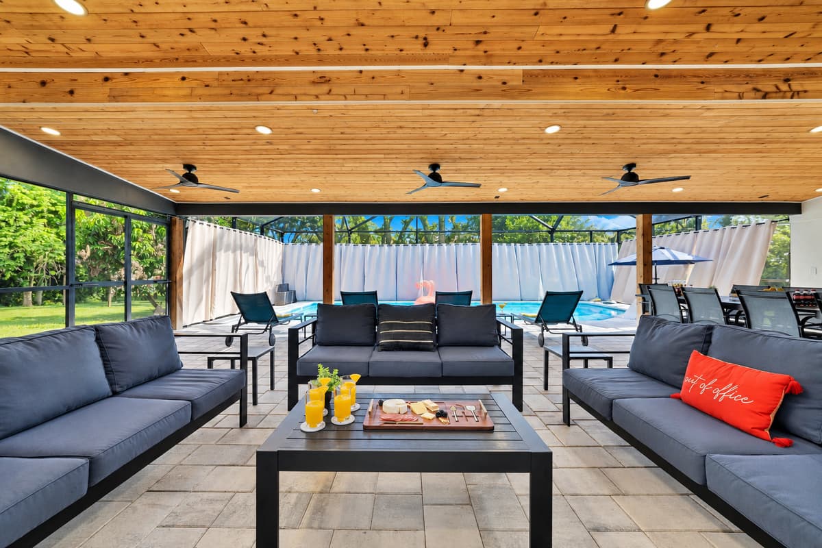 A second lounge means the early risers and the late talkers never have to negotiate.