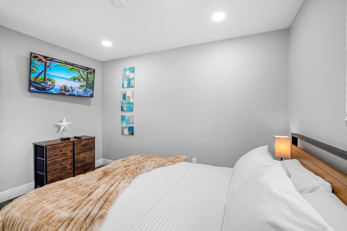 Designed with calm gray walls and cozy textures, this space offers total relaxation.