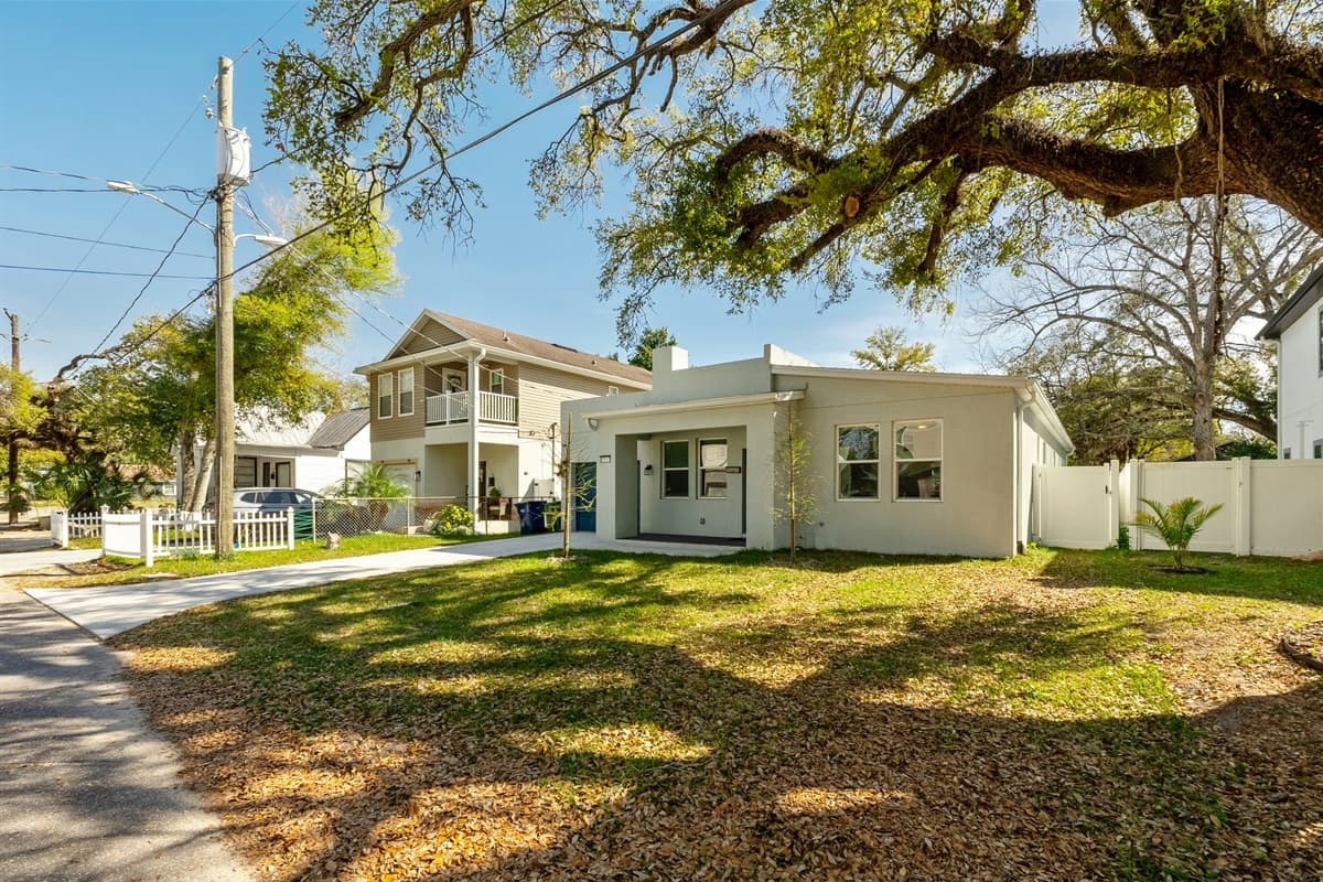 This exterior house aims to capture the essence of a well-maintained and thoughtfully designed home. 