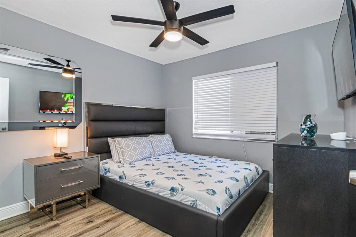 Love the relaxing ambiance this room gives and relax after a long day bonding with family. Have the best sleep ever! Book this property now before someone else does!