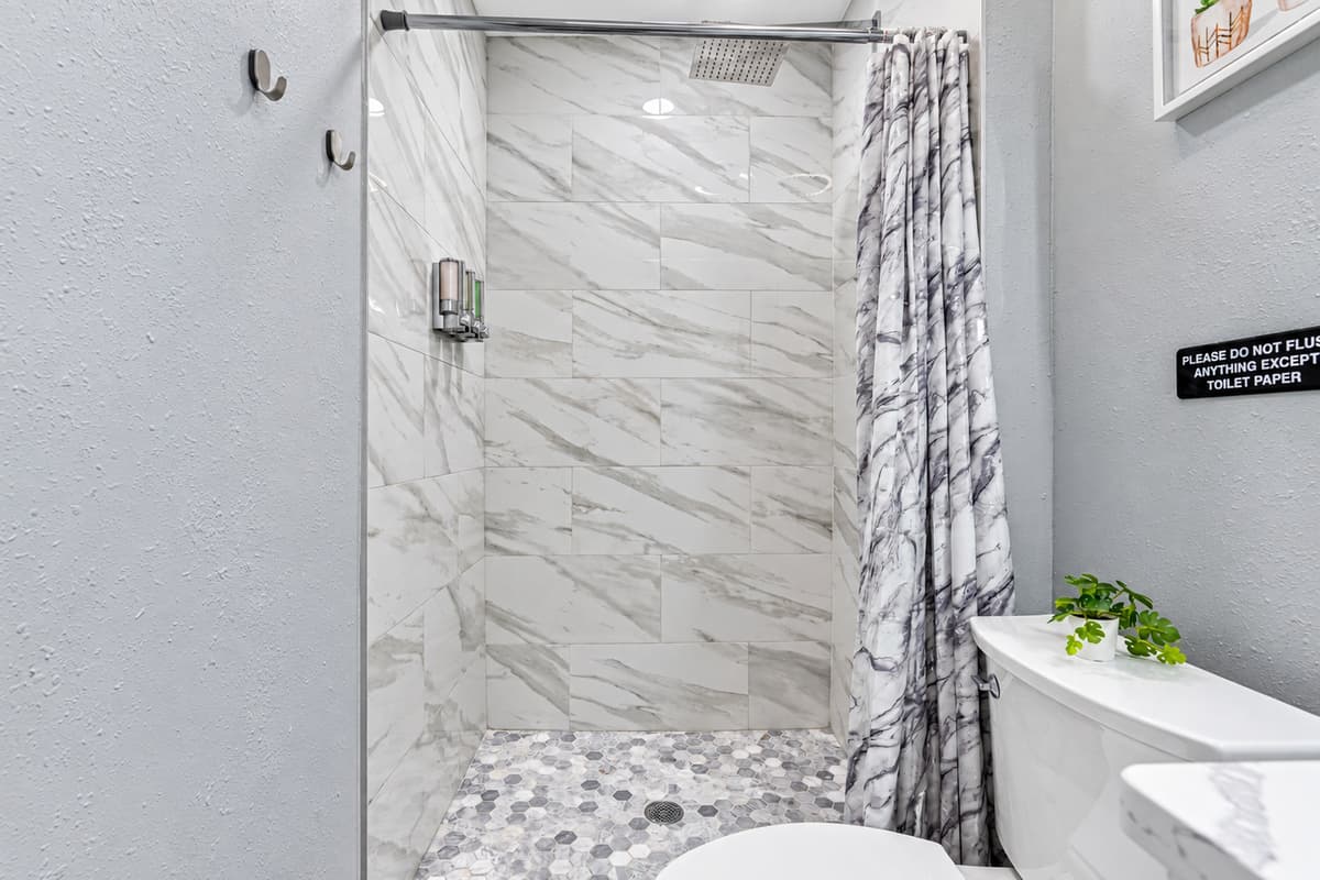 Great bathroom with toilet, sink and shower and bathtub combo. Feel fresh and clean after a long day of travel from your home to your home away from home. If you are interested in this property, send us an inquiry now!