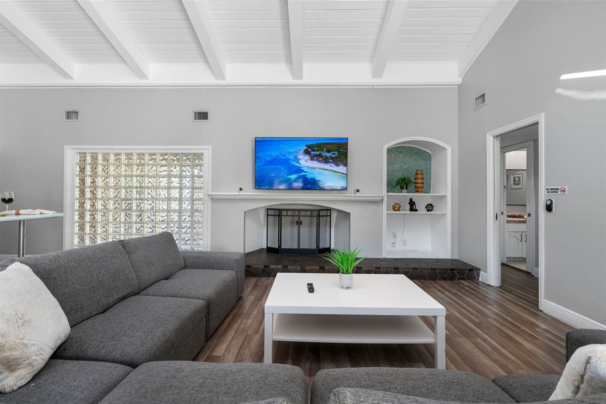 With clean lines, neutral tones, and a touch of modern charm, this living space offers a sense of calm and sophistication.