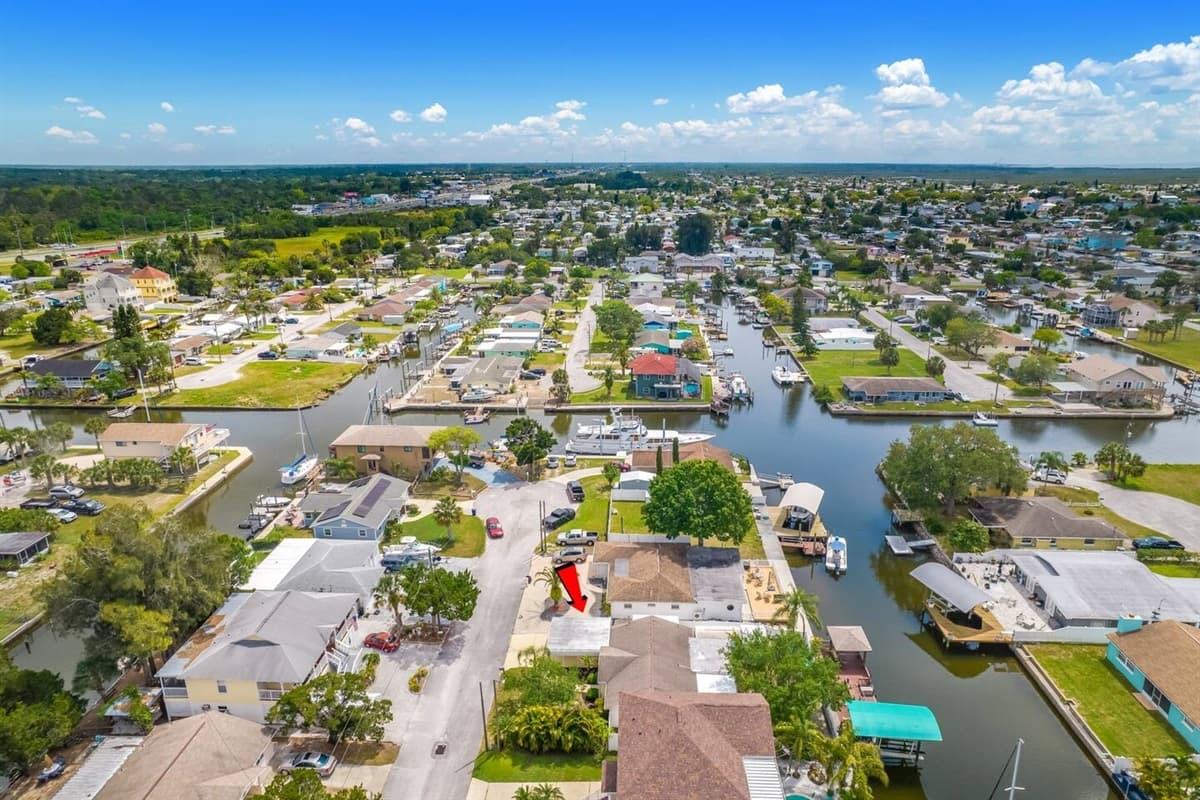 Aerial view of the neighborhood and the beautiful spots in the area surrounding the property. Who wouldn't love that? Have questions? Send us a message now!