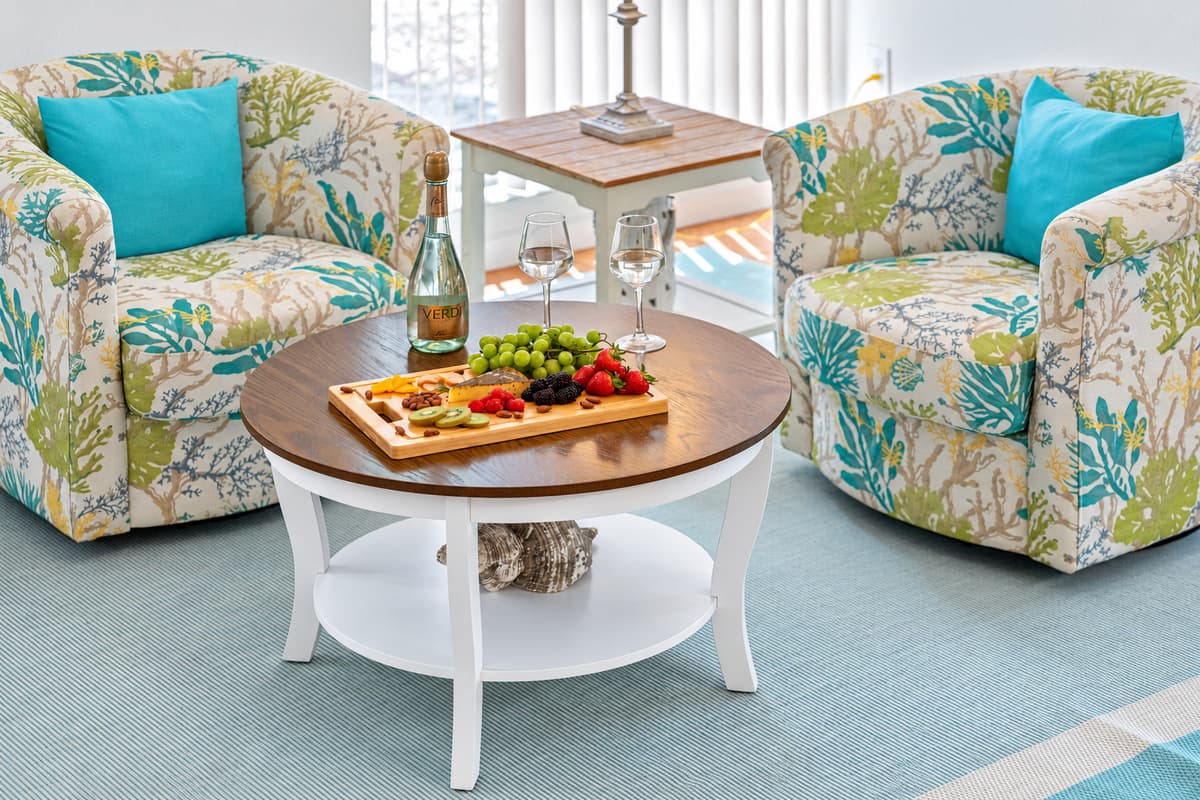 The harmonious blend of the stylish couch, picturesque outdoor views, and thoughtfully chosen accessories culminates in a living space that is both aesthetically pleasing and supremely comfortable.