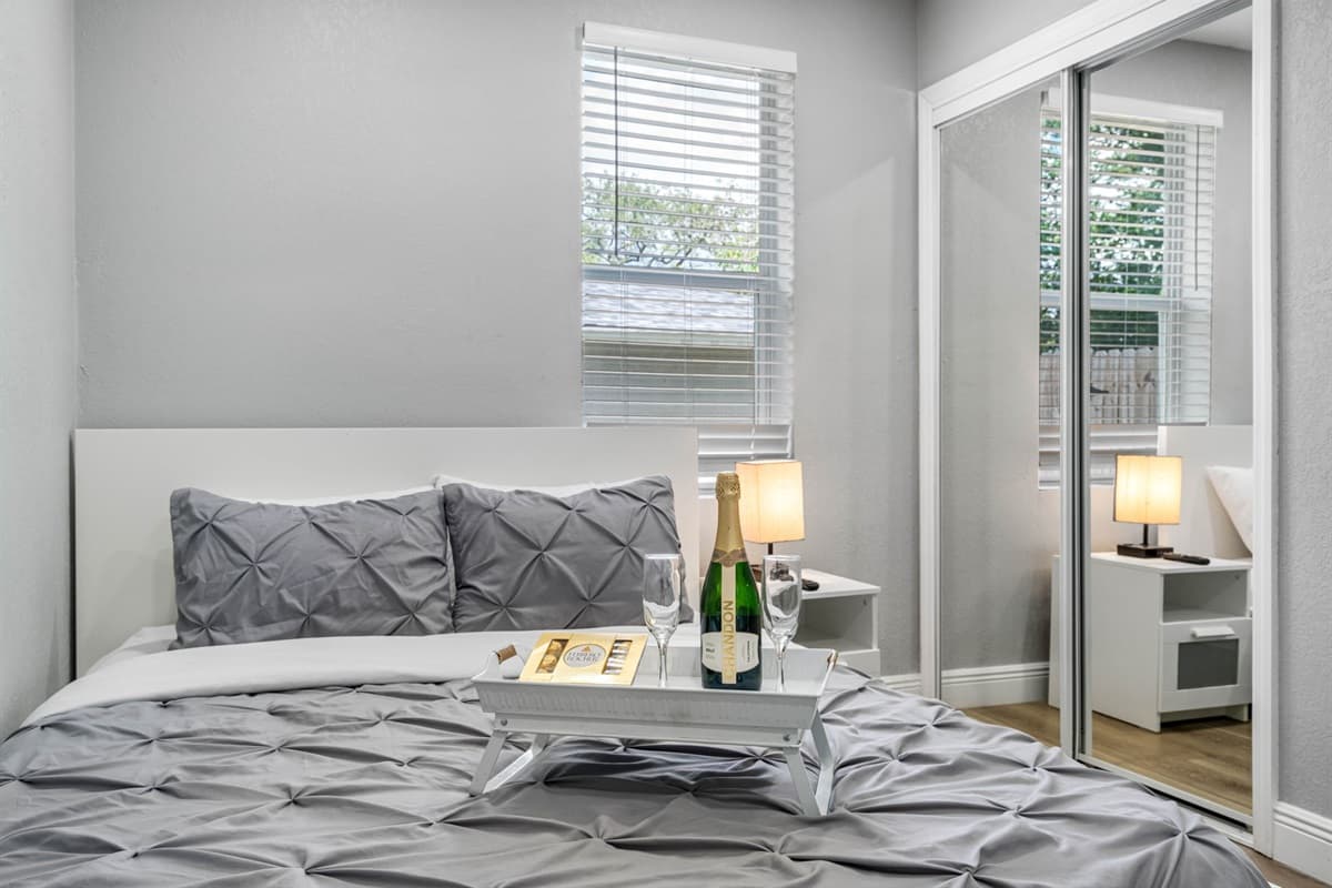 Adorned with a plush queen-size bed, it promises restful slumber and rejuvenation.