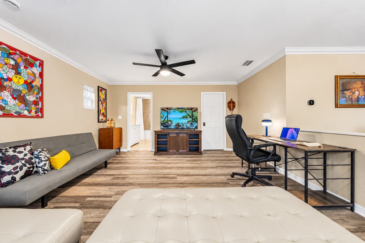 Multi-functional space with desk area and lounge seating—great for remote work or unwinding.