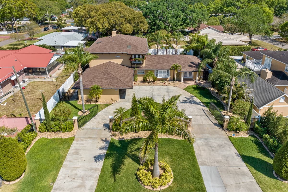 Aerial view of the house and it's picturesque surroundings.
